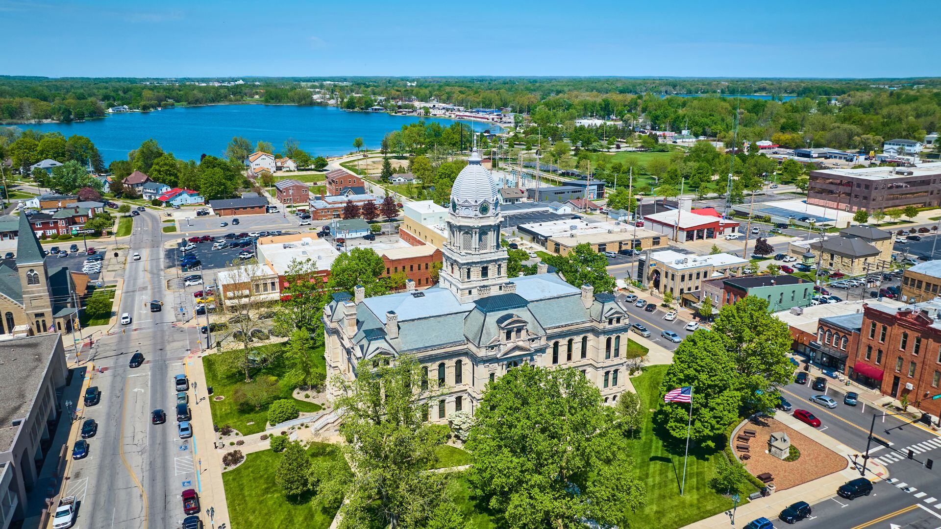 Front facing photo of a courthouse in an urban setting